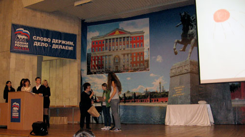 Съемочная группа Азбуки цифры получает призы на Втором московском городском конкурсе наглядной информации и информационных ресурсов, направленного на антинаркотическую пропаганду, "Будем жить"